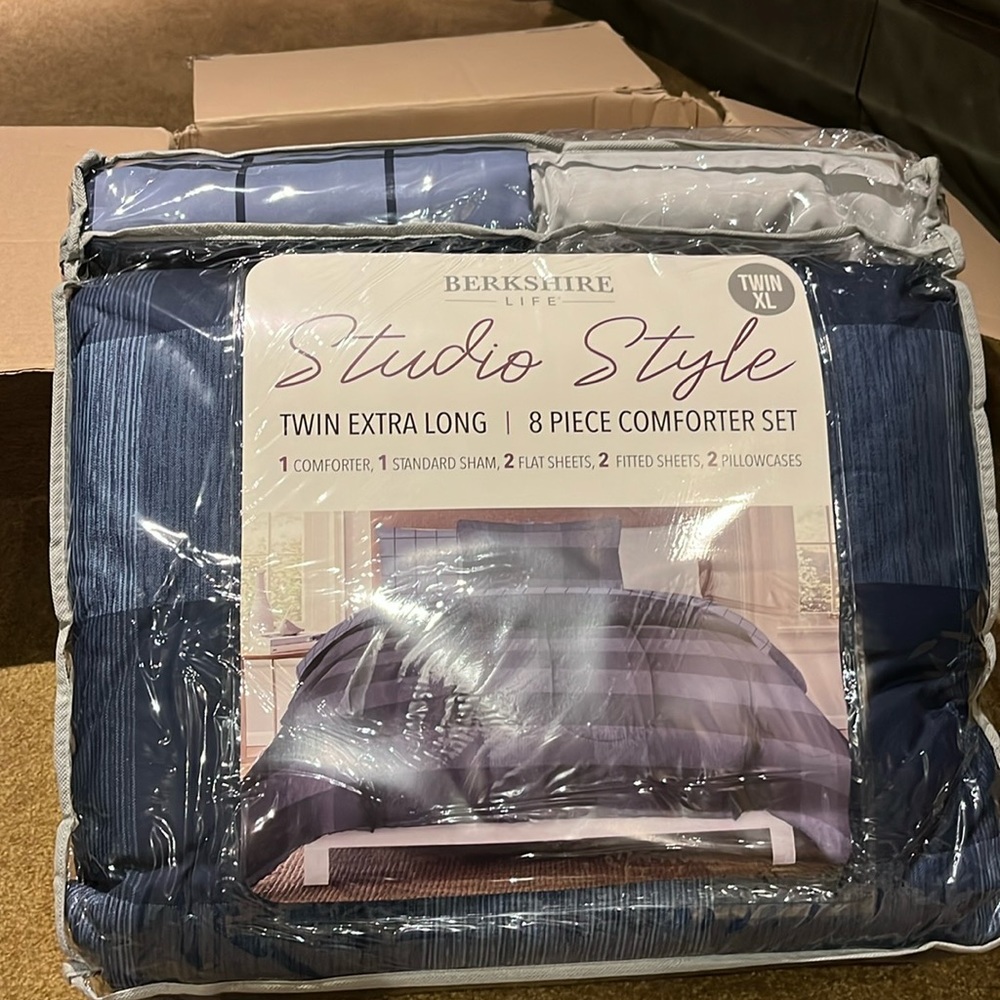 Berkshire Life Twin XL Comforter Set New with Tags